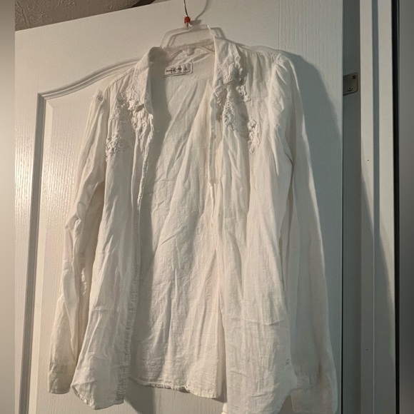 Abercrombie & Fitch Tops - White button up great condition
